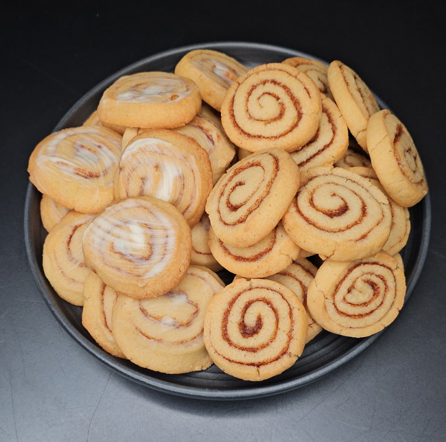 Image of Zimtschnecken-Kekse mit Cream Cheese-Frosting