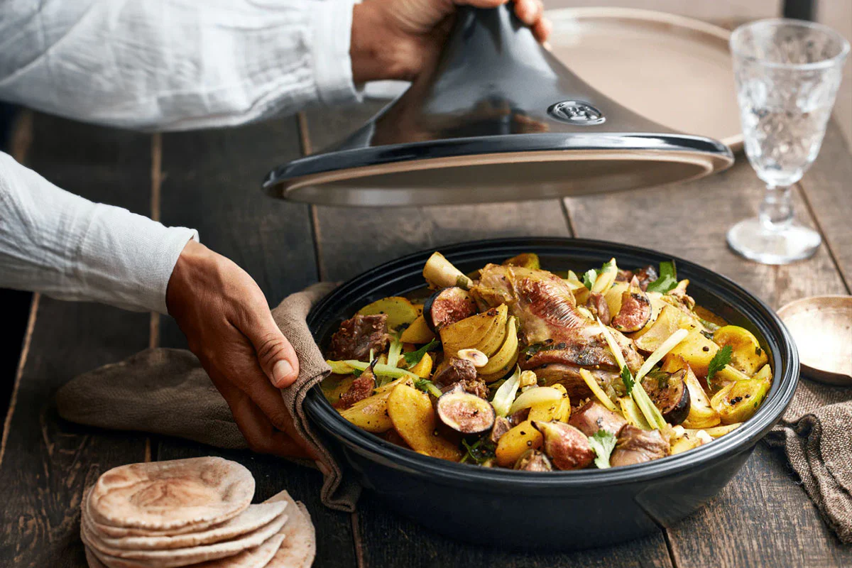 Tajine de borrego com figos, maçãs e amêndoas