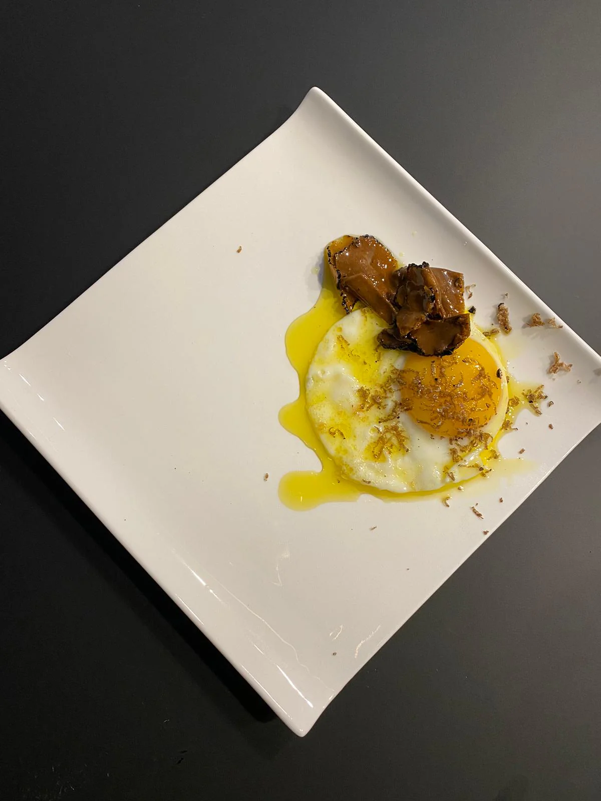 Image of Fried eggs with Black truffles slices Recipe – Timperio