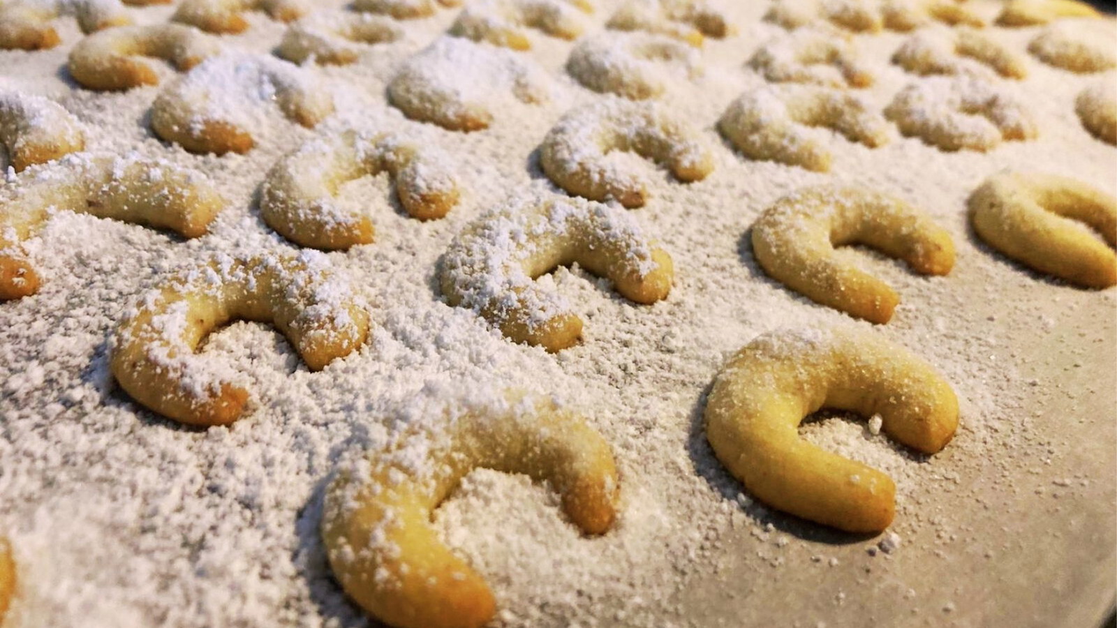 Vanilla crescent cookies from grandma's recipe book
