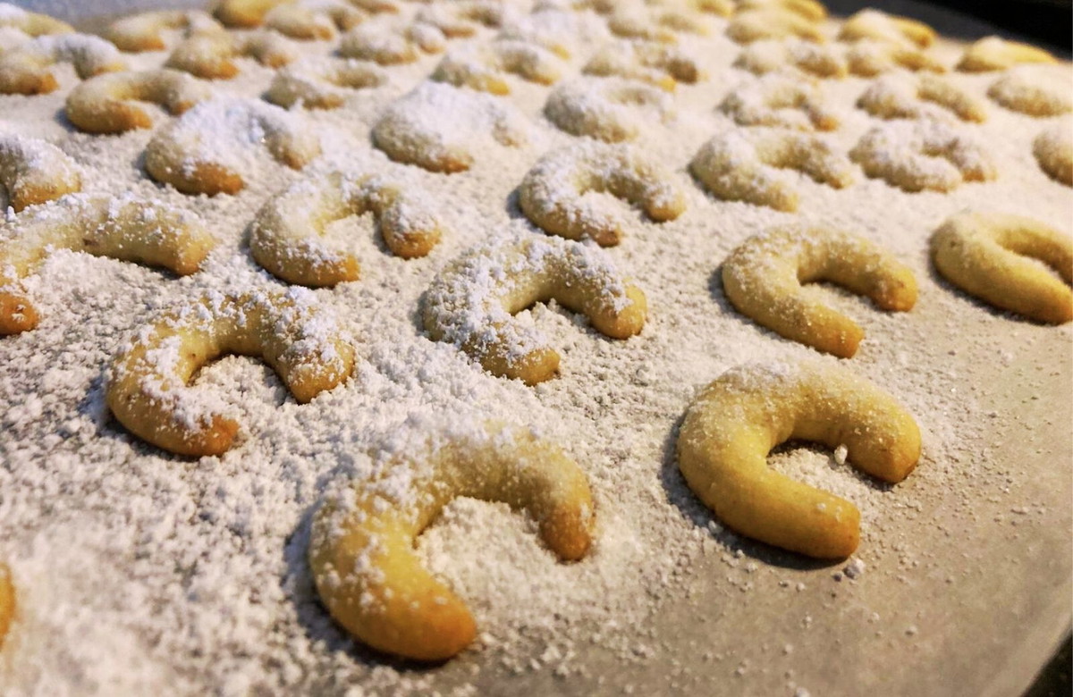 Soft Vanilla crescent cookies