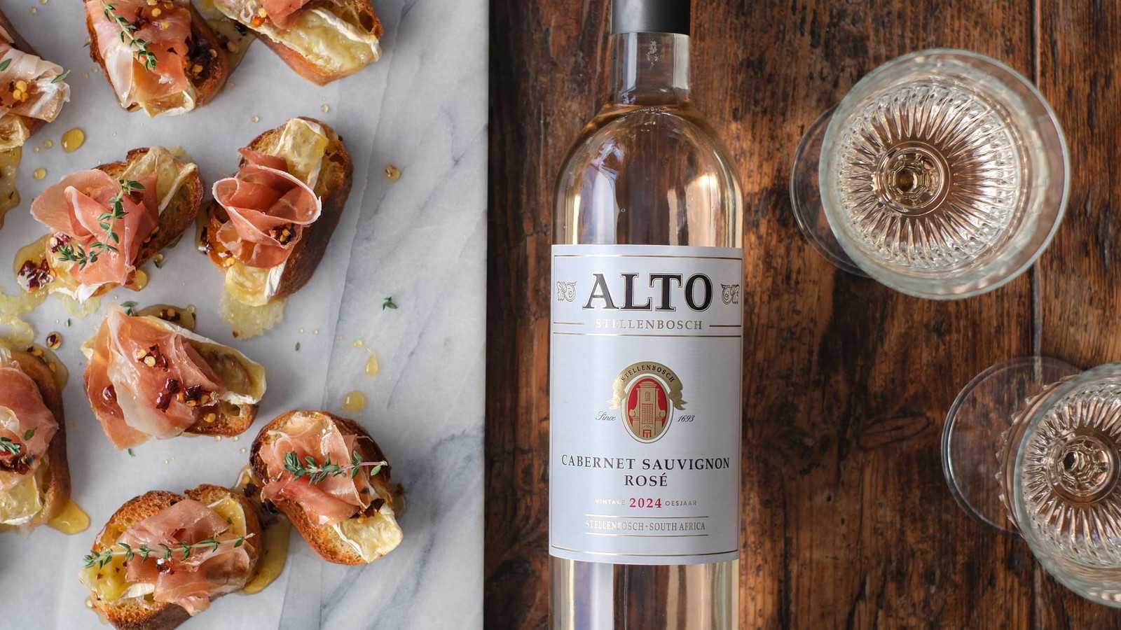 Bruschetta with Camembert, Prosciutto & Chilli Honey – Alto Wines