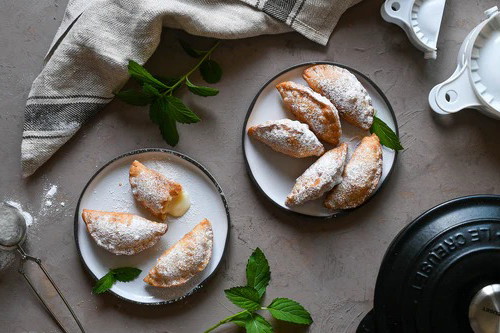 Chaussons à la crème pâtissière