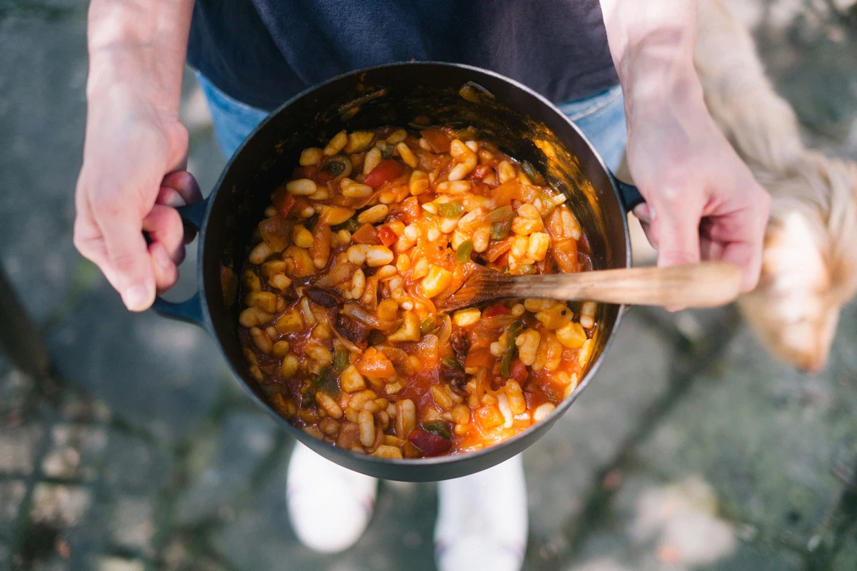Fagioli con calamaro stufati in cocotte