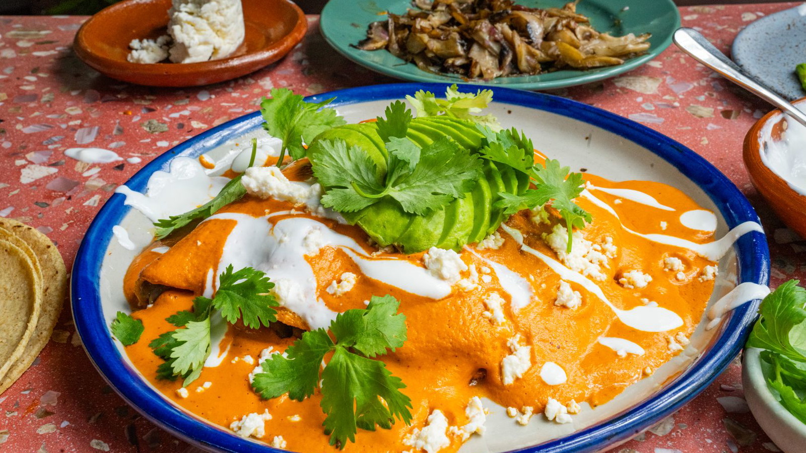 Image of Encacahuatadas (Enchiladas con salsa de cacahuete)