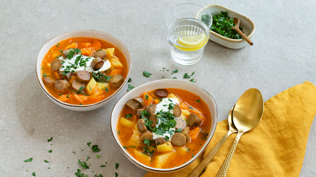 Image of Kartoffelsuppe mit Sauerkraut und Veggie-Würstchen