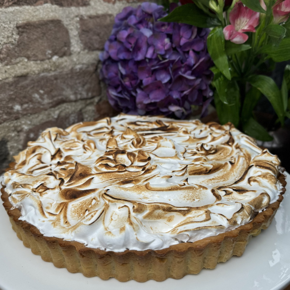 Lemon meringue cake