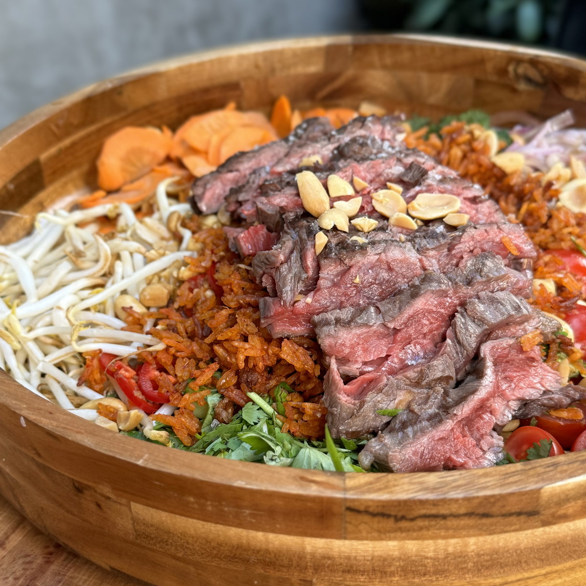 Thai beef salad with crunchy rice