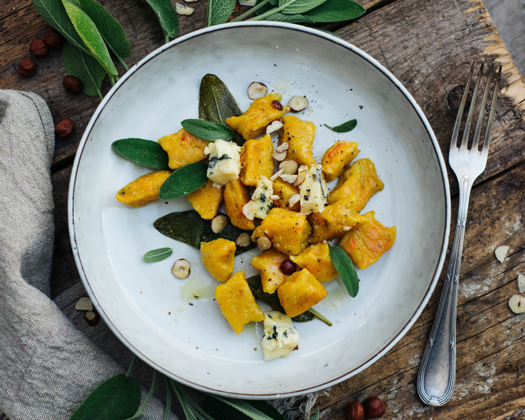 Kürbis – Gnocchi in Salbeibutter mit Roquefort – Münchner Kindl Senf