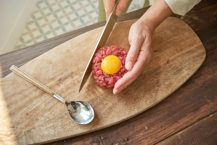 Image of Place the tartare on a chilled plate, shaping it neatly...