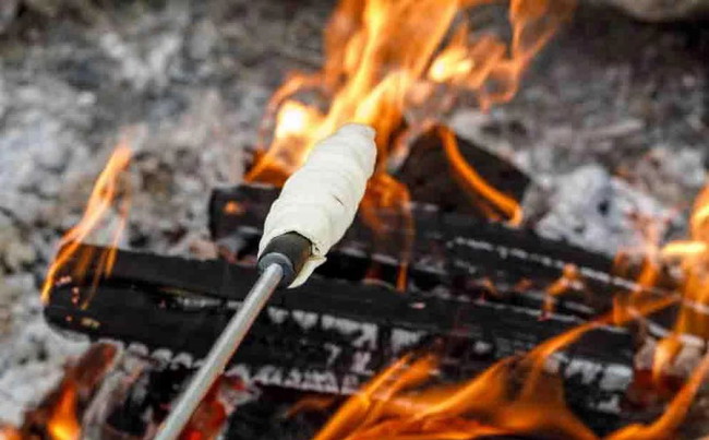 Image of Faire du pain à la broche soi-même - Recette de base simple
