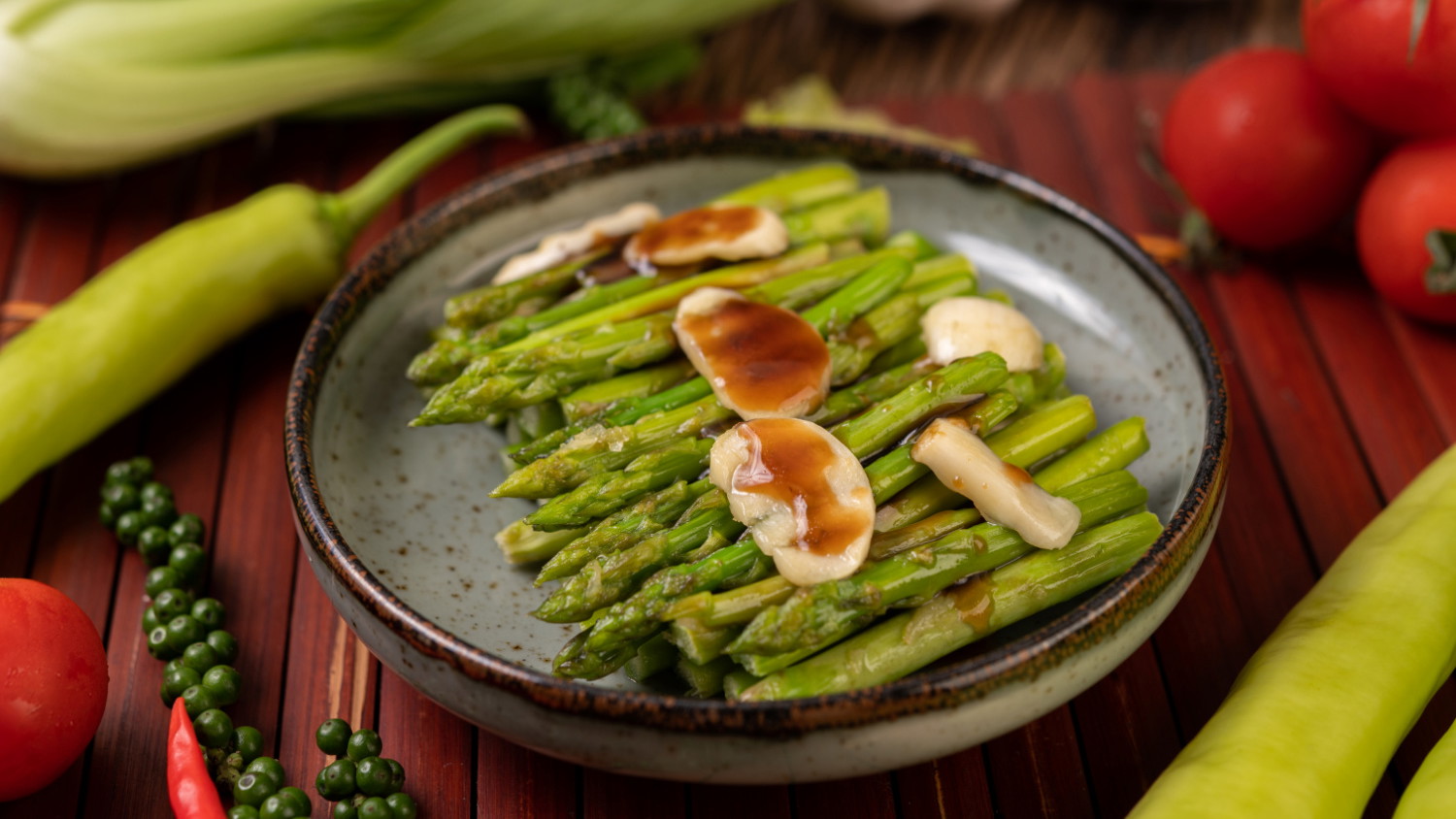 Image of Fried Asparagus with Oyster Sauce and Bell Peppers