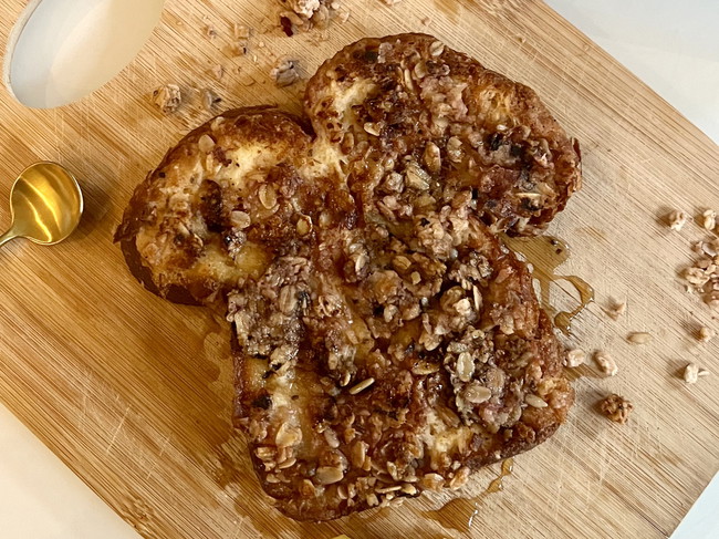 Image of Brioche façon pain doré végane au granola et au sirop d’érable