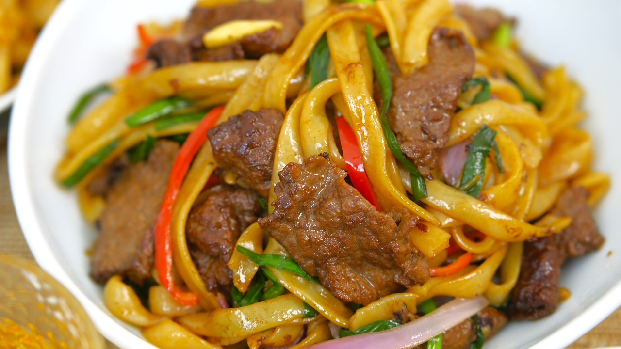 Image of BETTER THAN TAKEOUT - Beef Chow Ho Fun Recipe