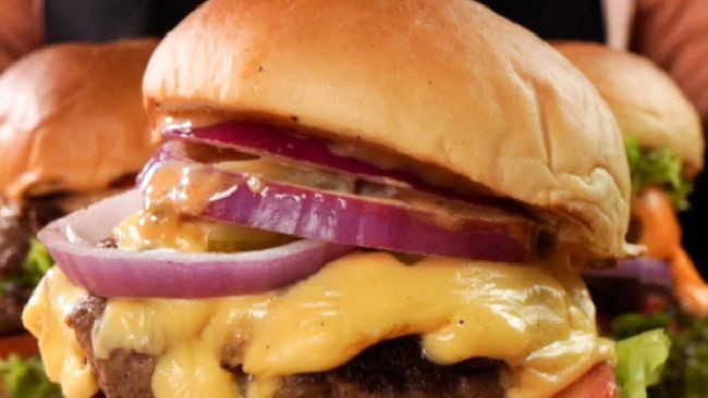 Classic Grilled Cheeseburger by PlugNGrill Turbo E Outdoor Electric Grill 