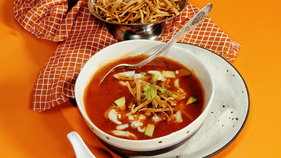 Image of Sopa Azteca – Die authentische mexikanische Tortillasuppe