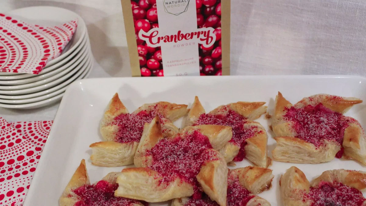 Cranberry Christmas pastry stars