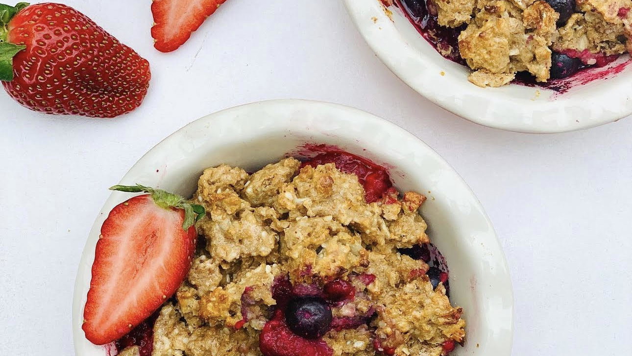 Image of Apple Crumble with Berries - High Protein Breakfast 