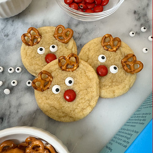 Image of Easy Reindeer Sugar Cookies: Festive Holiday Treats 