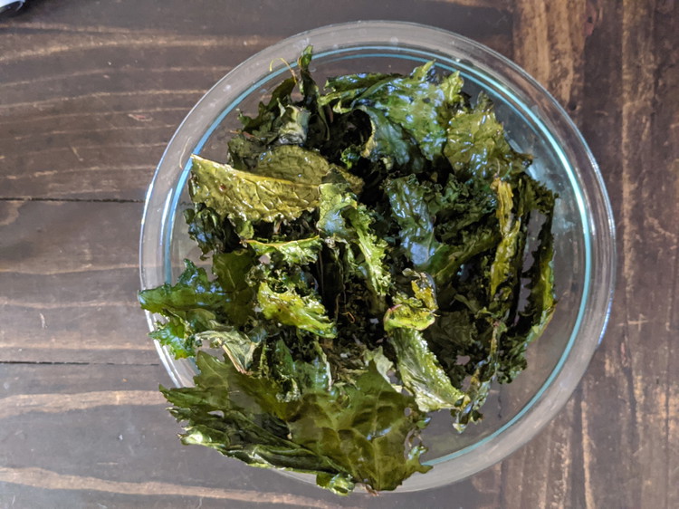 Image of Remove the tough stems and tear the leaves into bite-sized pieces.