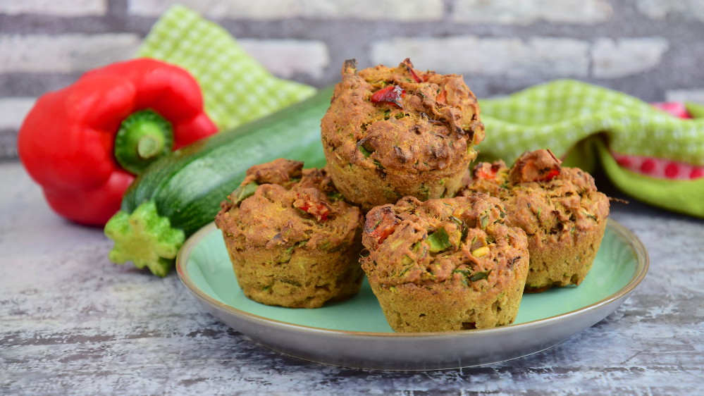 Image of Eiermuffins Deluxe: Gemüsegarten trifft auf fluffiges Ei