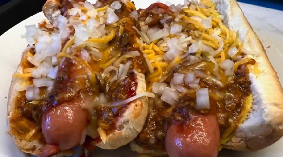 Big Poppa’s Famous Chili Dog