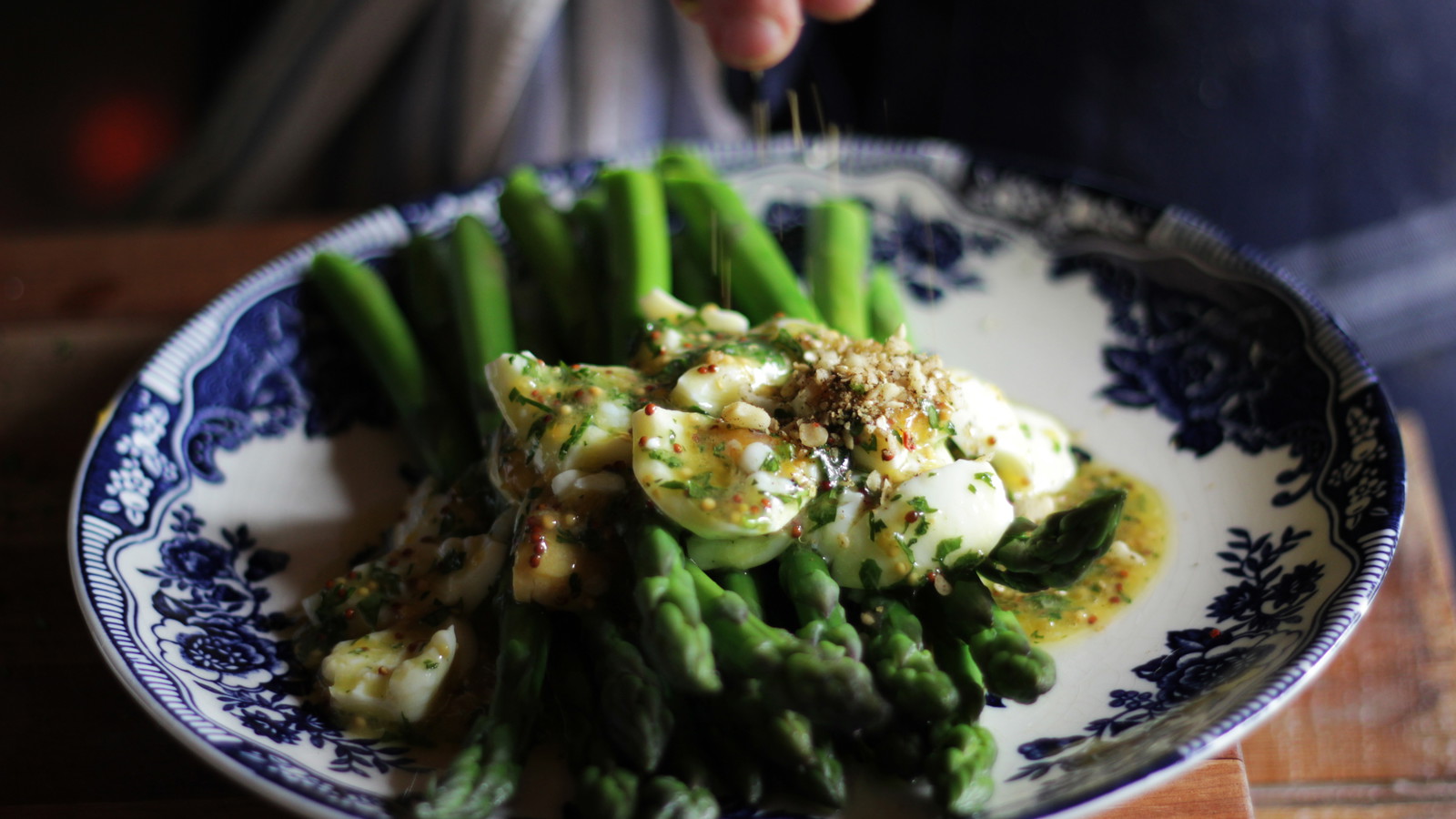 Image of Asparagus with Soft Boiled Eggs and Dukkah