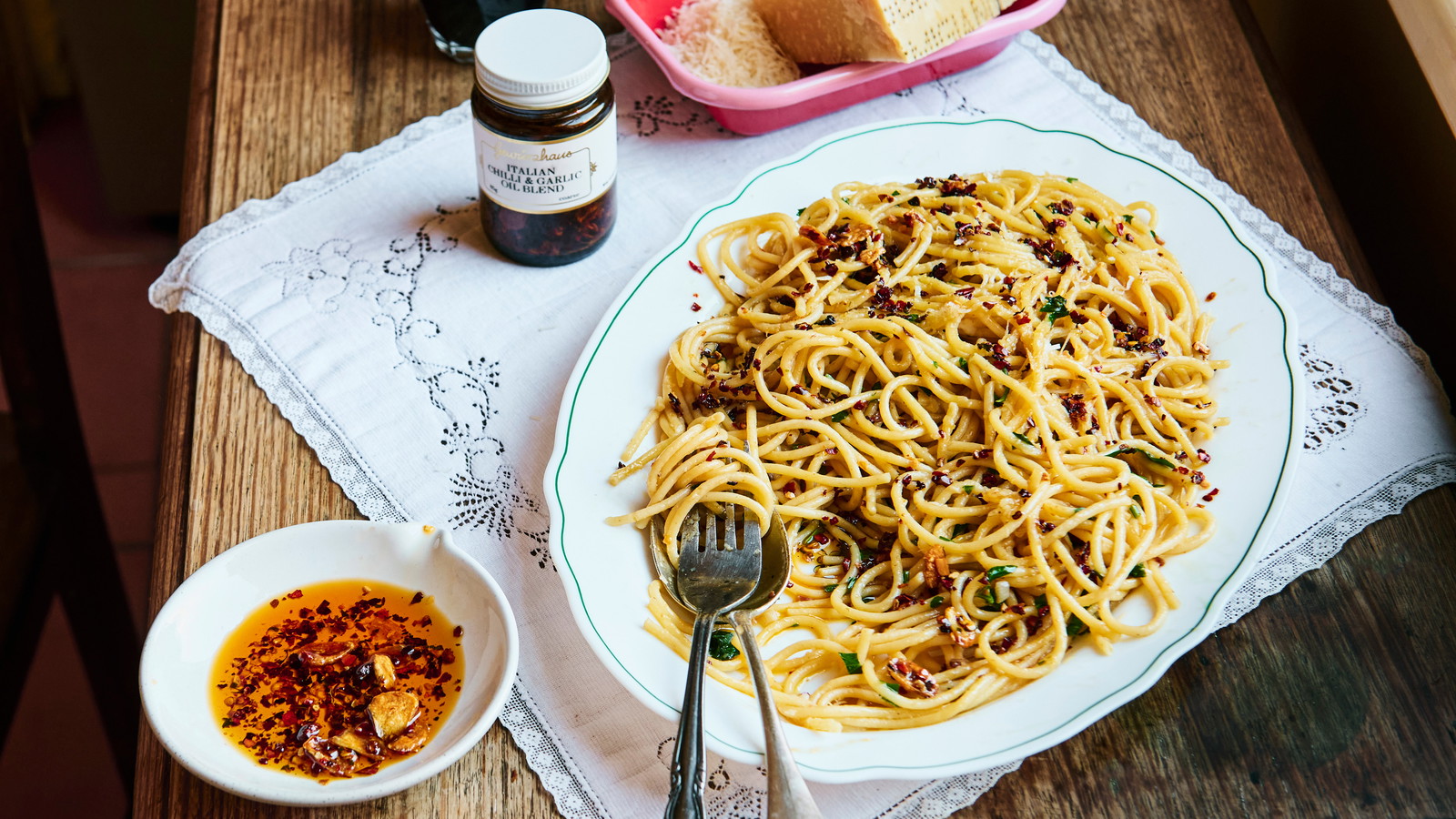 Image of Garlic, Oil and Chilli Spaghetti (Spaghetti Aglio olio e Peperoncino)