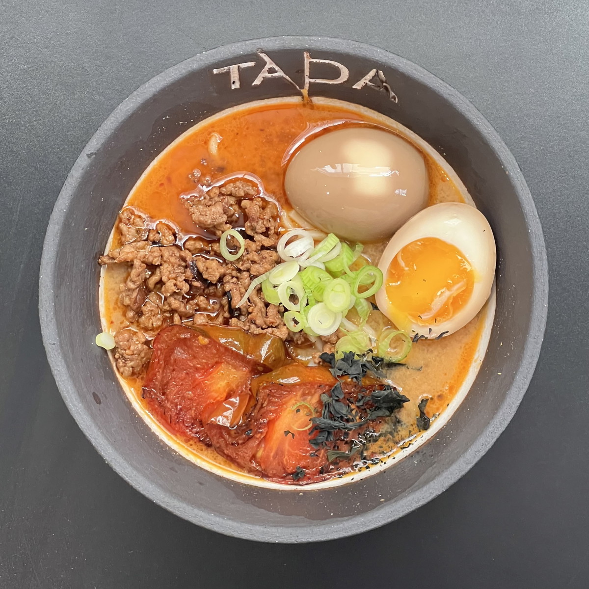 Hausgemachte Ramen voller Geschmacksexplosion