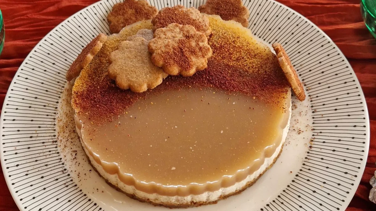 Cloudberry Glögg Cheesecake (Vegan-Friendly)