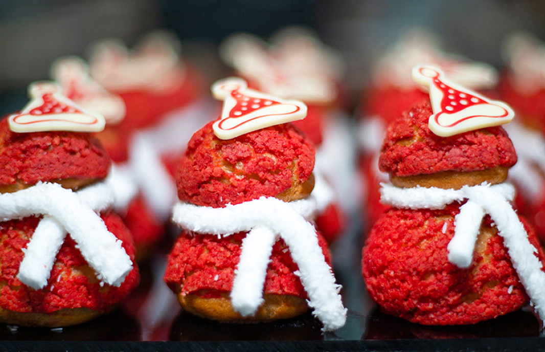 Raspberry Santa Claus Choux