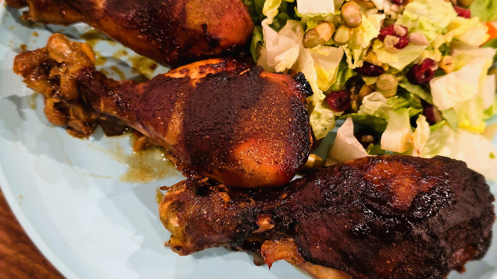 image of bbq chicken drumsticks.