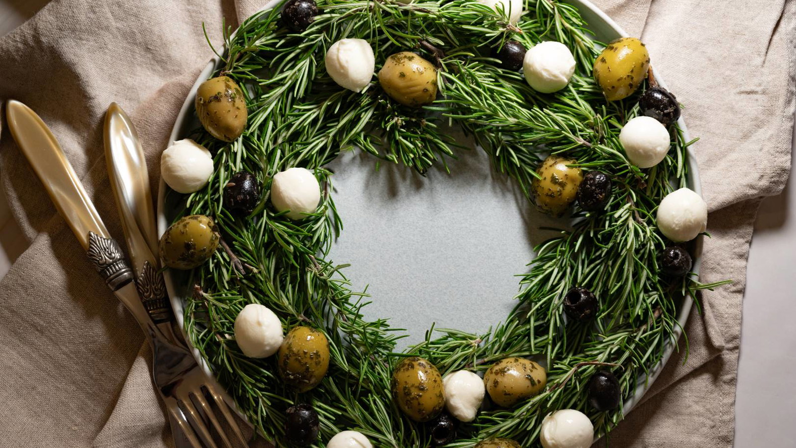 Image of SNACK - ADVENTSKRANZ mit BROT No38 oder BROT No45