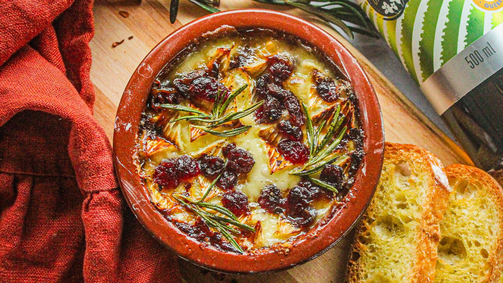 Image of Brie fondant au air fryer aux canneberges, romarin et miel de caméline