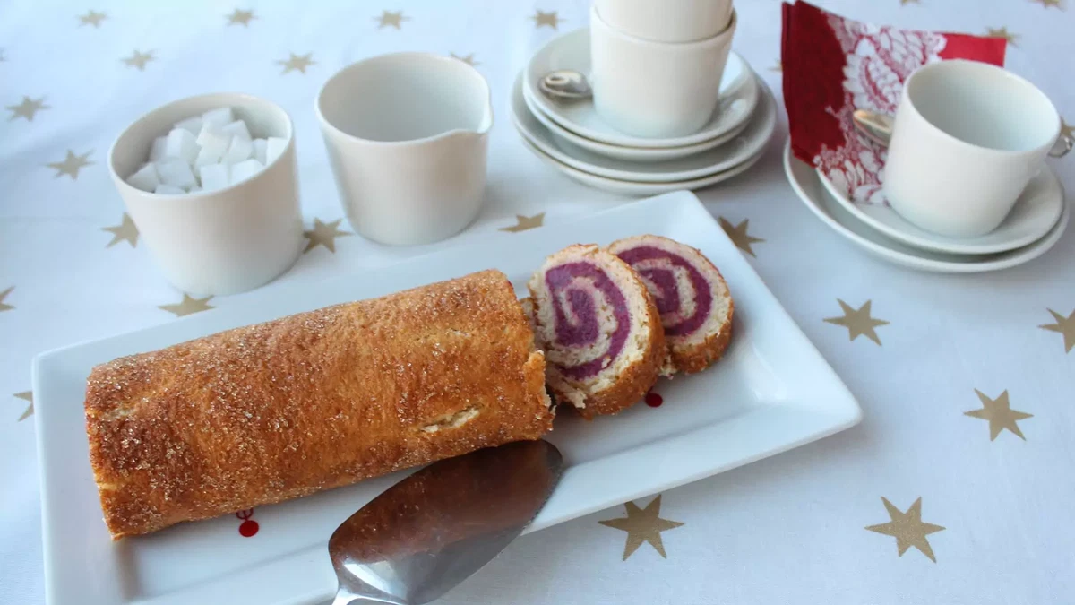 Cranberry roulade with white chocolate & coconut cream