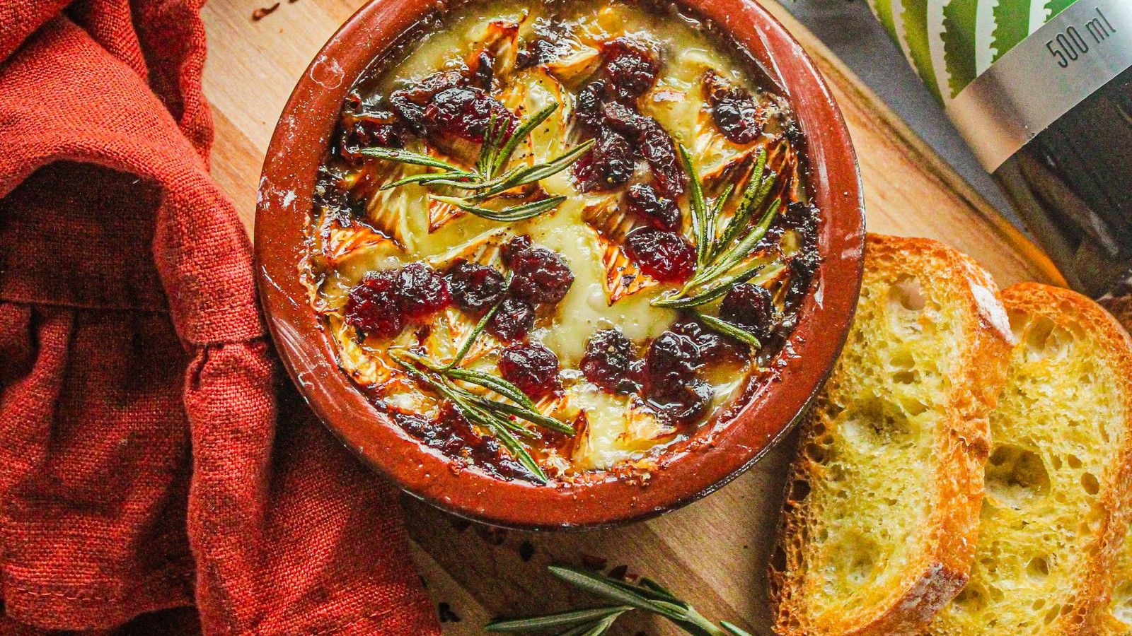 Image of Brie fondant au air fryer aux canneberges, romarin et miel de caméline