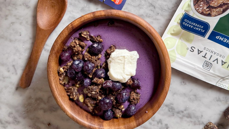 Image of Berry Crumble Smoothie Bowl Recipe