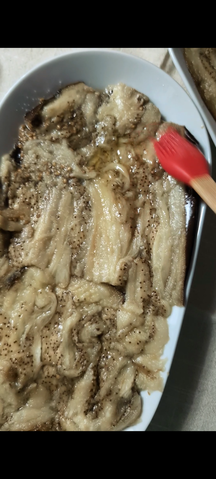 Image of Brush with olive oil (you can mix with honey for more sweetness)