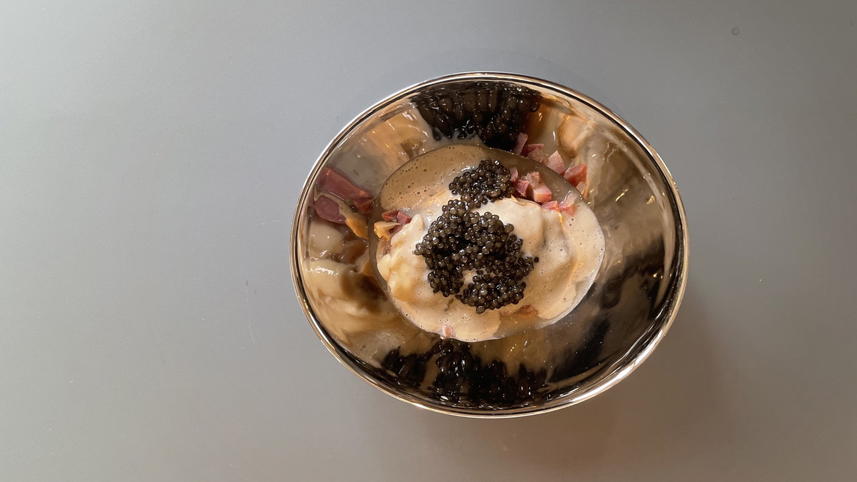 Golden Umami, Champagner, Austern, Kalbszunge und Kaviar