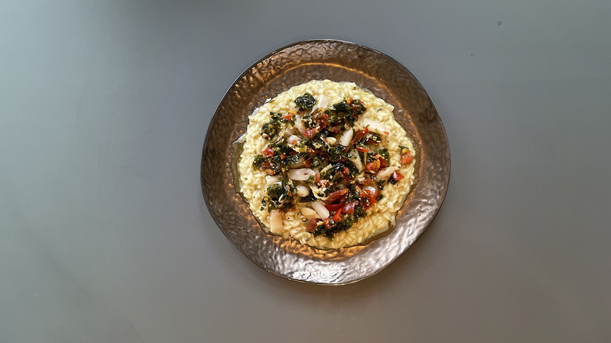 Schwertmuscheln-Risotto mit Algen, Loomi und Meerrettich