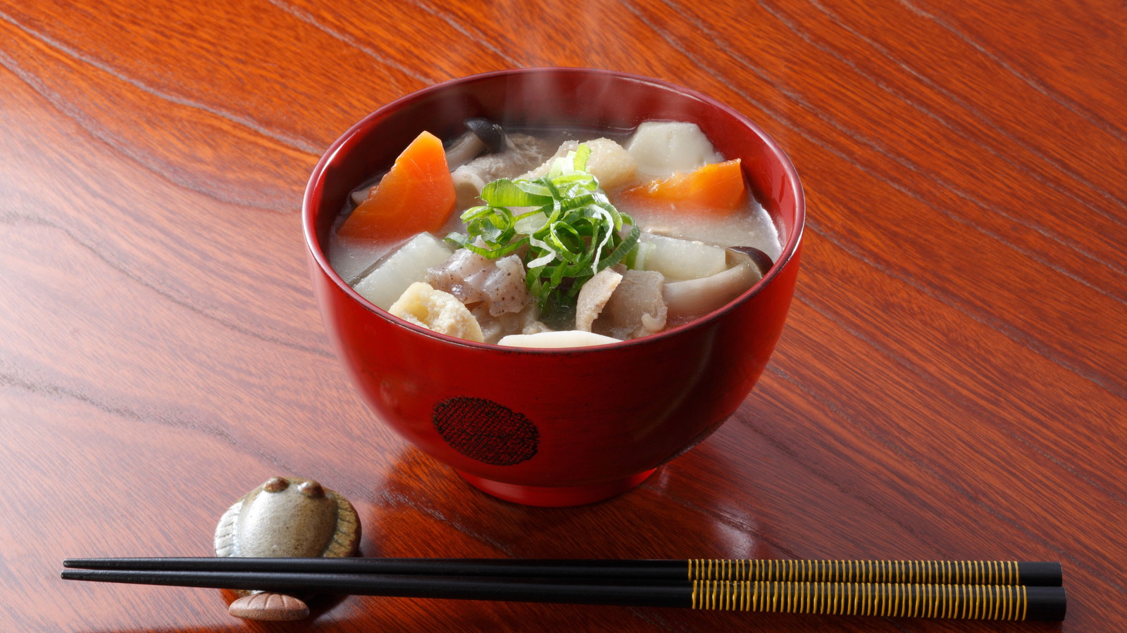 Image of Soupe Miso au porc et légumes d'hiver