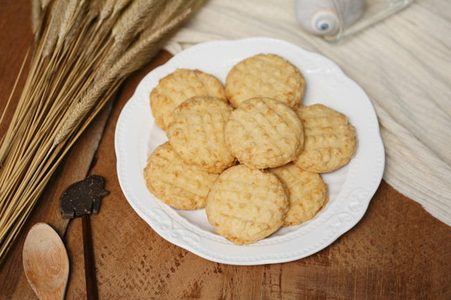 Cheddar Coconut Biscuits