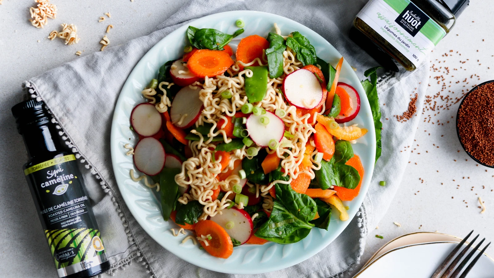 Image of Salade de ramen et légumes croquants