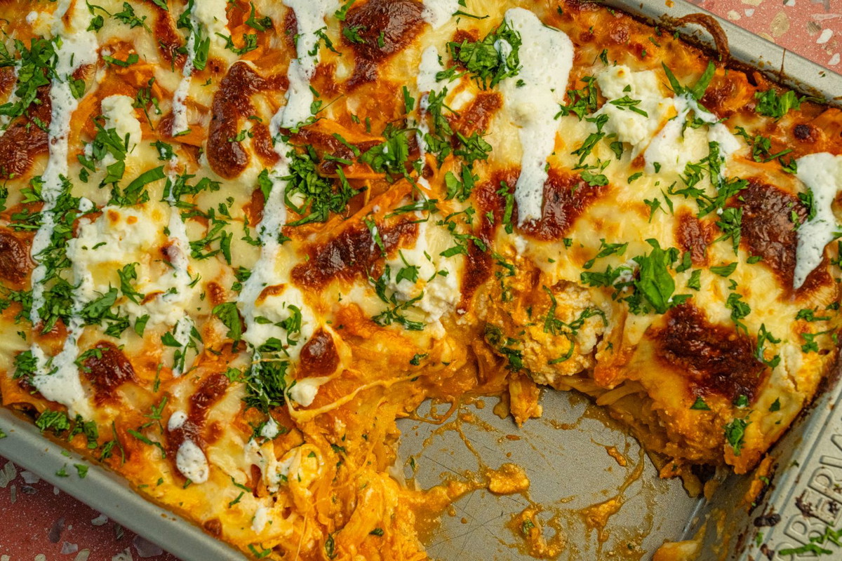 Pastel Azteca en Salsa Roja (Red Salsa Mexican Casserole)