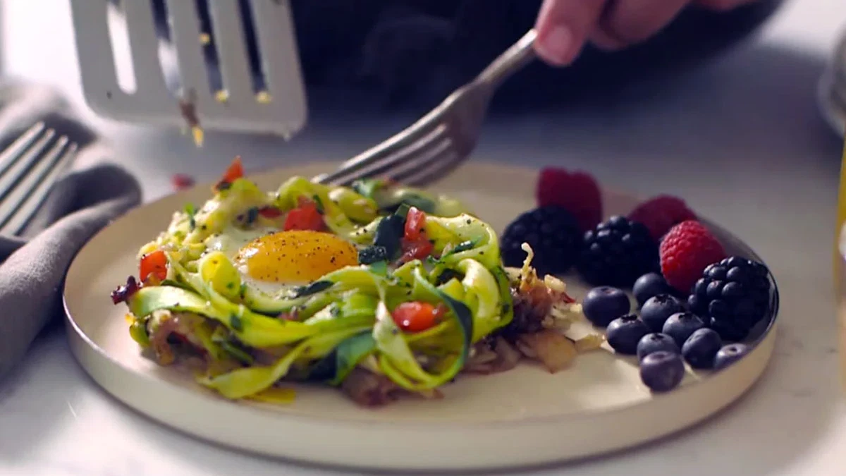 Image of Nidos de huevo con espaguetis de verduras