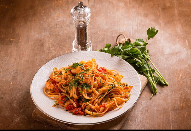 Image of Garlic Prawn Linguine