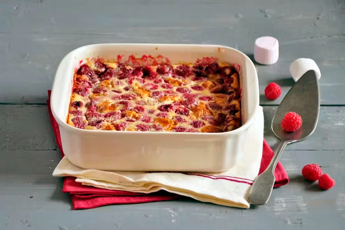 Clafoutis de framboesas e marshmallows