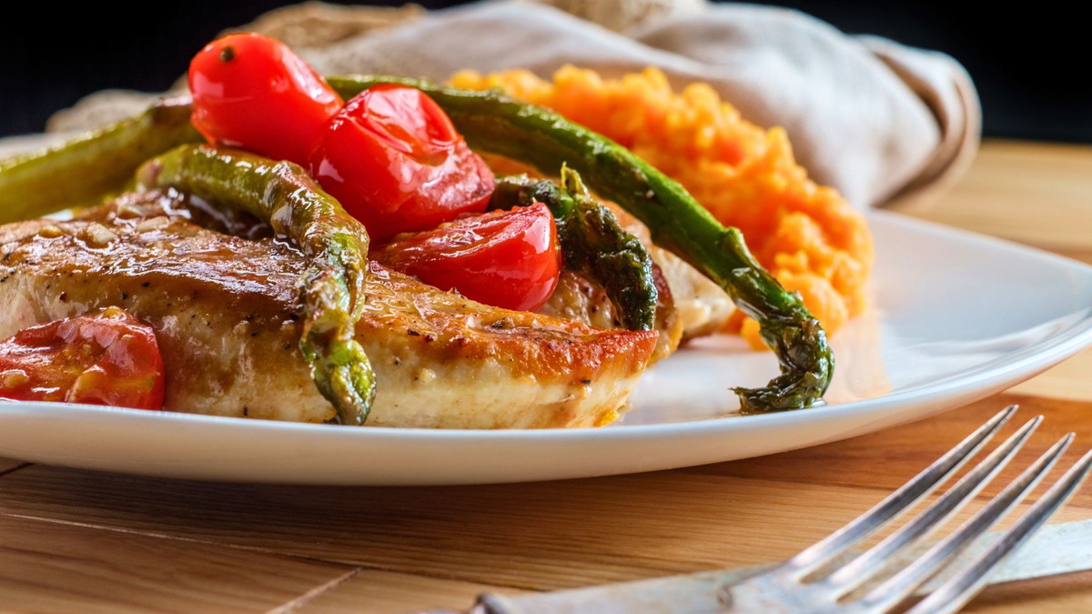 Balsamic Chicken and Asparagus