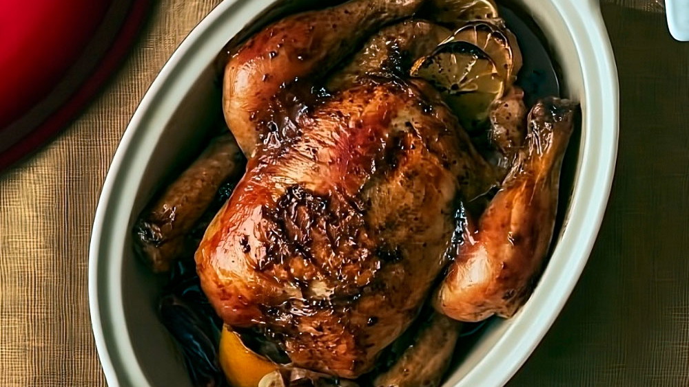Image of Pollo al horno al toque de ajo, limón y zumaque