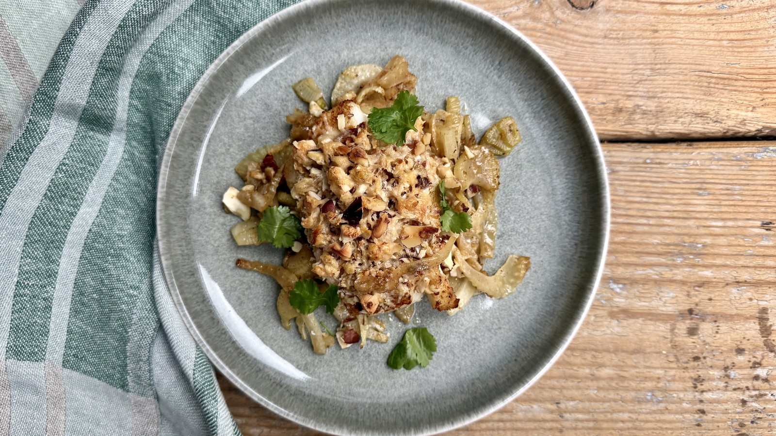 Image of Kabeljau mit Nusskruste und Fenchel